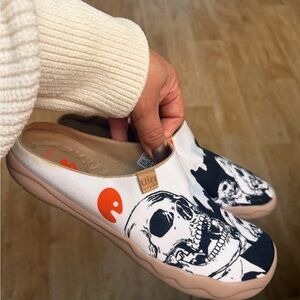 UIN Black and Orange Skull Design Slip-Ons